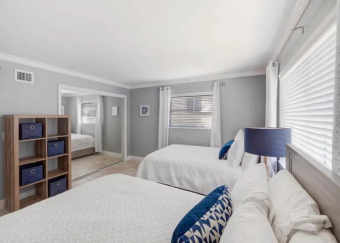 2Br Near The Beach !Walk 2 Everything!